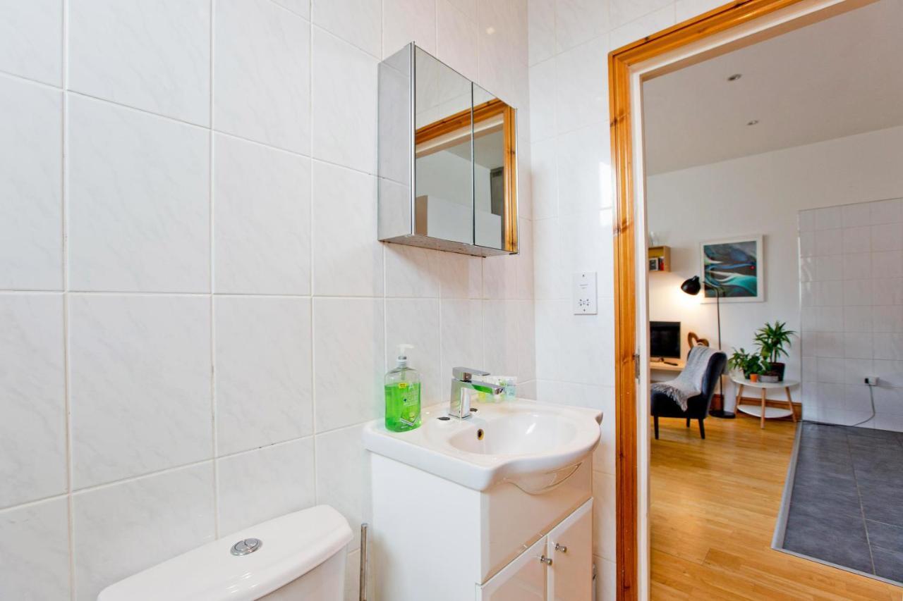 Comfortable Highbury Fields 1 Bedroom Apartment - Parking By Request Londra Dış mekan fotoğraf